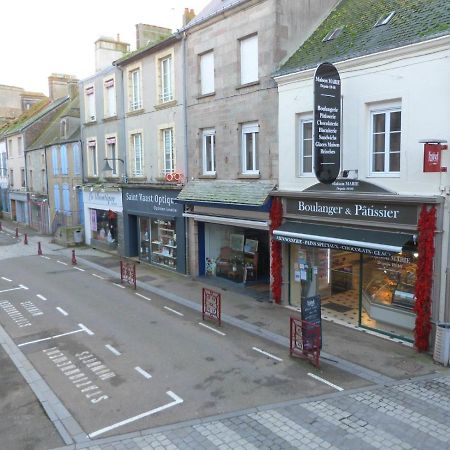 "Les Mouettes" Maison De Pecheur En Centre Ville Saint-Vaast-la-Hougue Exterior photo